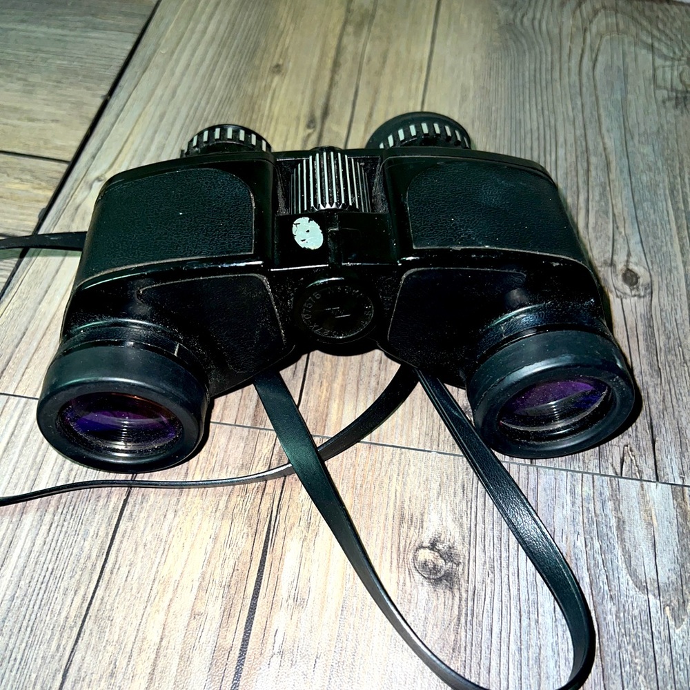 Vintage Wards Focus Zoom Fully Coated 7x35 extra wide angle 578 ft. Binoculars